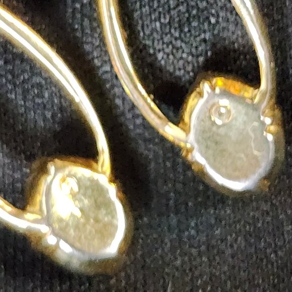 Avon Gold Tone Faux Opal Dangle Drop Figure Eight Vintage Magnet Clip On Earring - Picture 16 of 16